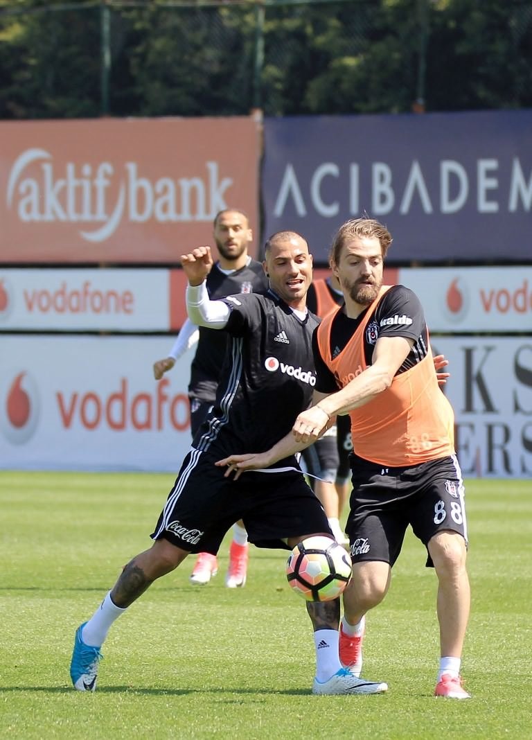 Caner Erkin ile Ersan Gülüm arasında gerginlik