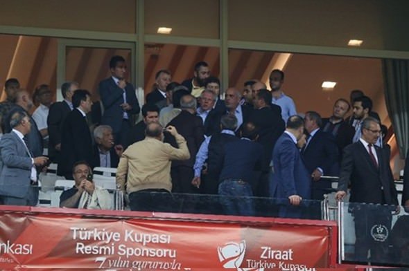 Aziz Yıldırım ile savcı tribünde kapıştı!