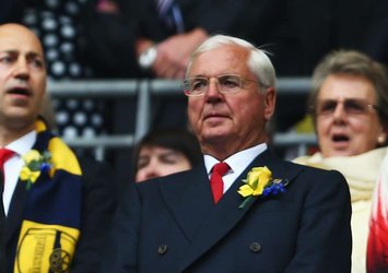 Arsenal başkanı Chips Keswick emekli oldu!