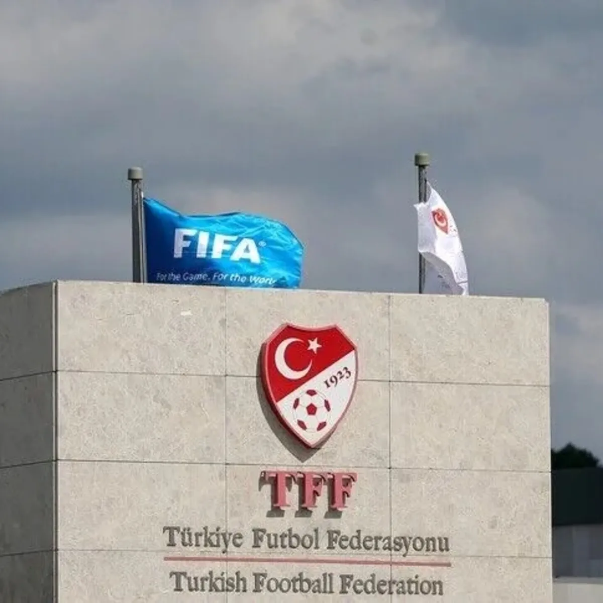 Ural Aküzüm, TFF Yönetim Kurulu üyeliğinden istifa etti