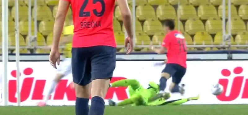 İşte Kasımpaşa'nın Fenerbahçe maçında kazandığı penaltı pozisyonu! - 4