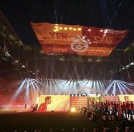 Galatasaraylı futbolcular bu şarkılarla sahneye çıktılar