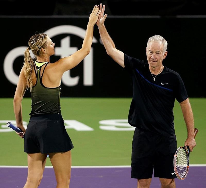 Ve Sharapova korta çıktı