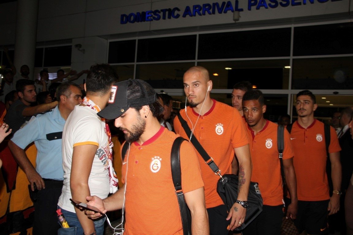 Galatasaray’a Antalya’da coşkulu karşılama