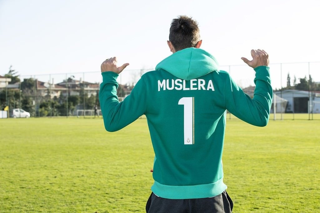 Muslera çalım attı taraftar çıldırdı