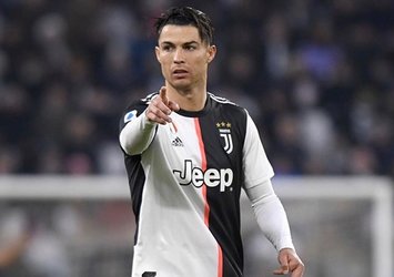 Cristiano Ronaldo'dan anneler günü hediyesi!