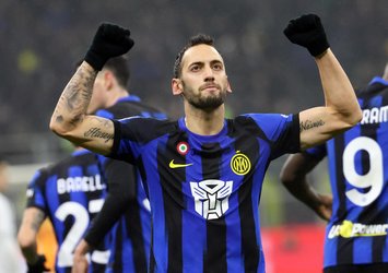 Hakan Çalhanoğlu Inter'le masaya oturuyor!