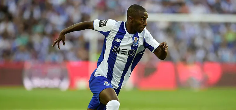 Leicester City'ye 20 milyon avroluk sağ bek