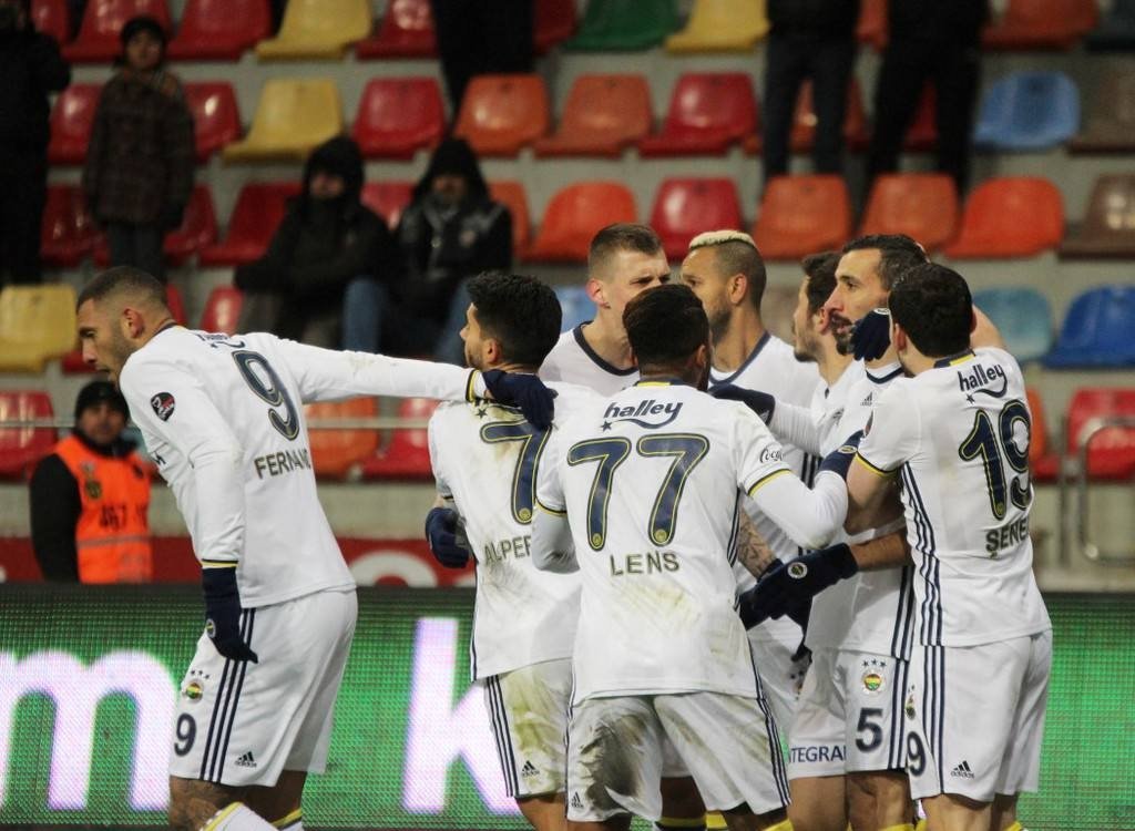 Kayserispor-Fenerbahçe karşılaşmasından kareler