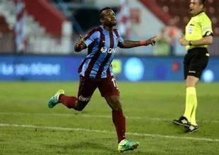 Onazi futboluyla büyüledi!