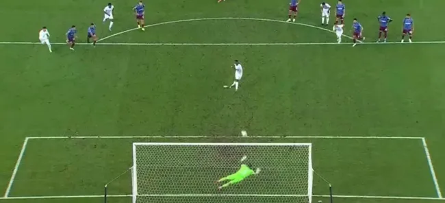 Son dakika spor haberi: Trabzonspor - Sivasspor maçında Uğurcan Çakır devleşti! İşte kurtardığı penaltı ve devamındaki pozisyon... - 1