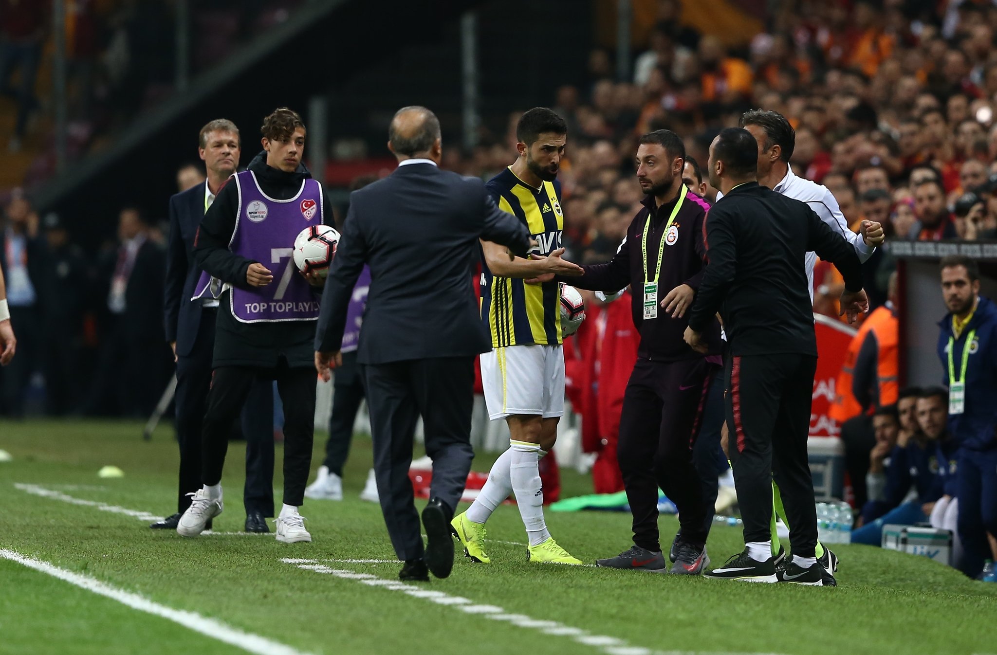 Derbide saha kenarı karıştı!