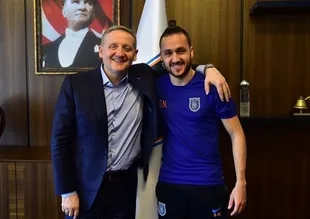 Başakşehir'de çifte imza!