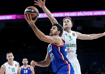 Anadolu Efes ilk mağlubiyetini aldı