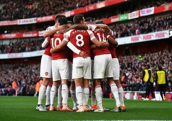 Mesut'lu Arsenal, Cenk'li Everton'ı üzdü