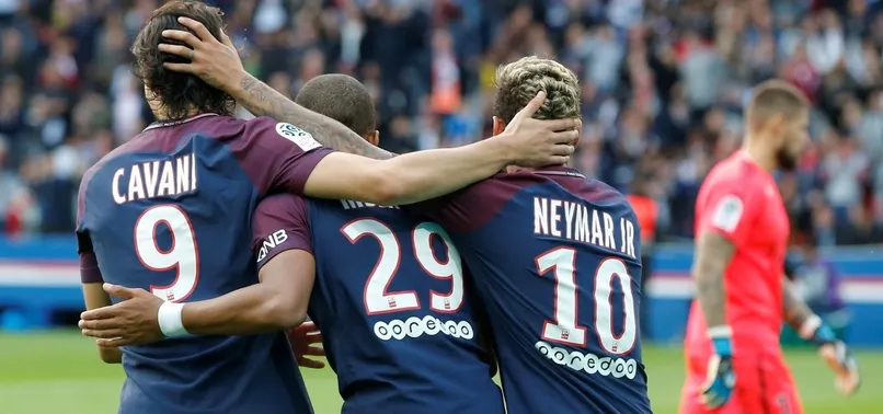 Paris Saint Germain gol oldu yağdı