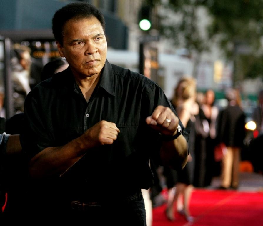 Efsanevi boksör Muhammed Ali hayatını kaybetti
