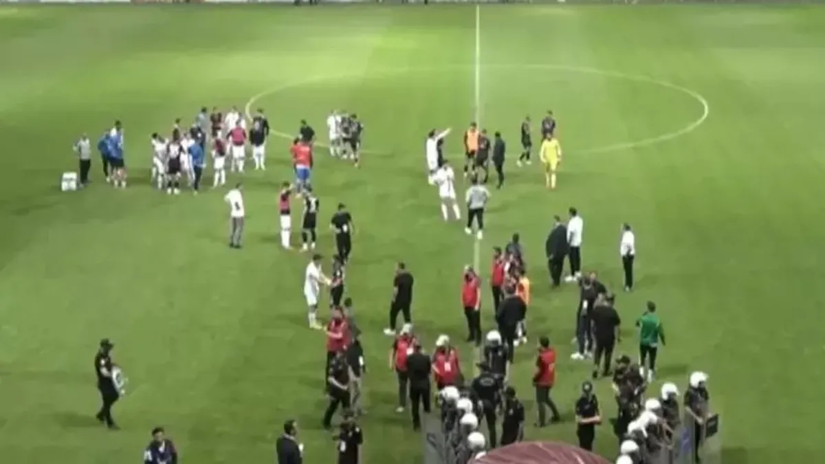 Elazığspor - Vanspor FK maçı tatil edildi