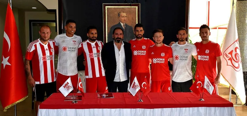 Sivasspor yeni transferlerini tanıttı
