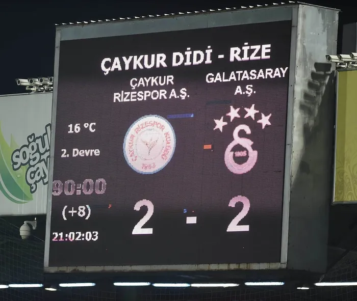 GALATASARAY HABERLERİ | Rizespor - Galatasaray maçında dikkat çeken an! Tabela değişmedi - 1