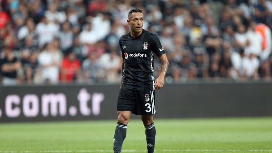 Beşiktaş’ta bir dönem kapanıyor! Tarihi kararlar peş peşe...