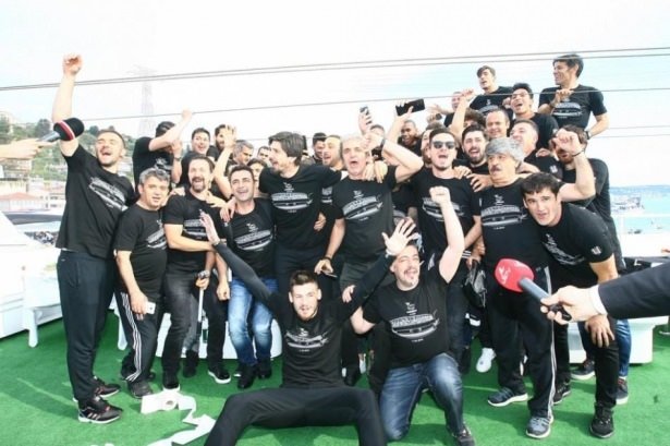 Şampiyon Beşiktaş kupasına kavuştu!