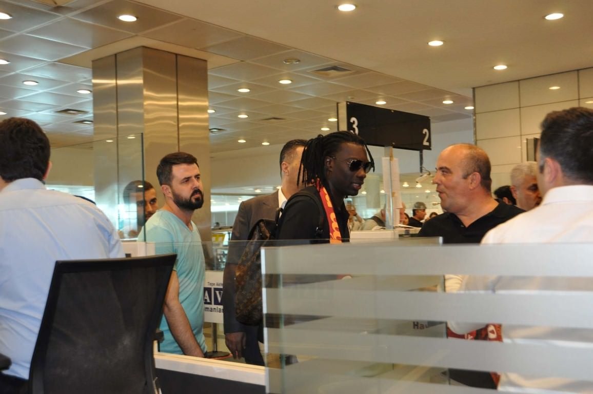 Bafetimbi Gomis araca bindi o soruyu sordu