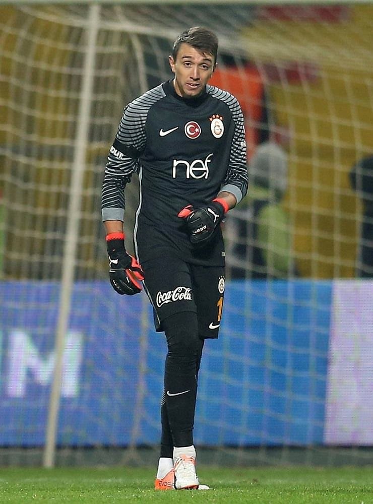 Muslera sosyal medyayı salladı