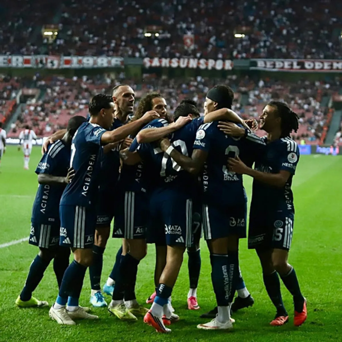 Fenerbahçe'nin 10 Numara Arayışında İki Yeni İsim