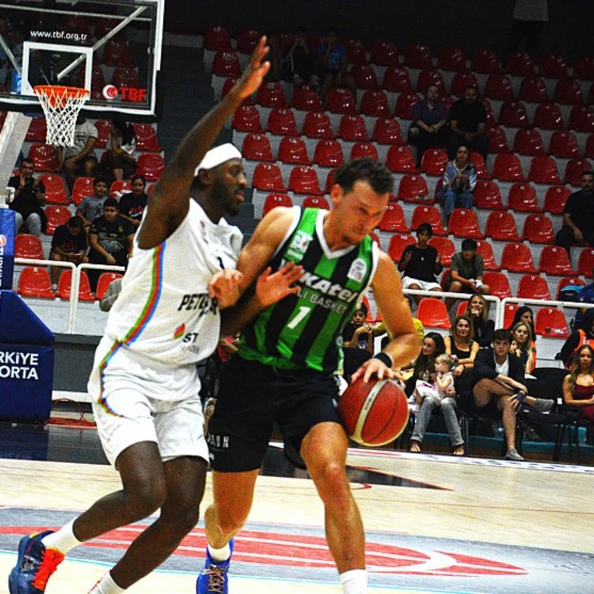 Aliağa Petkimspor evinde Yukatel Denizli Basket'i mağlup etti!