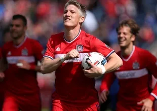 Schweinsteiger golle başladı