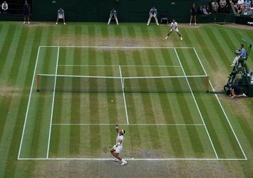 Wimbledon'da Djokovic-Nadal maçına erteleme