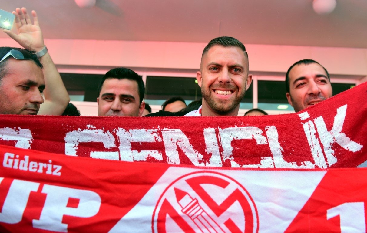 Antalyaspor’da Menez’e coşkulu karşılama