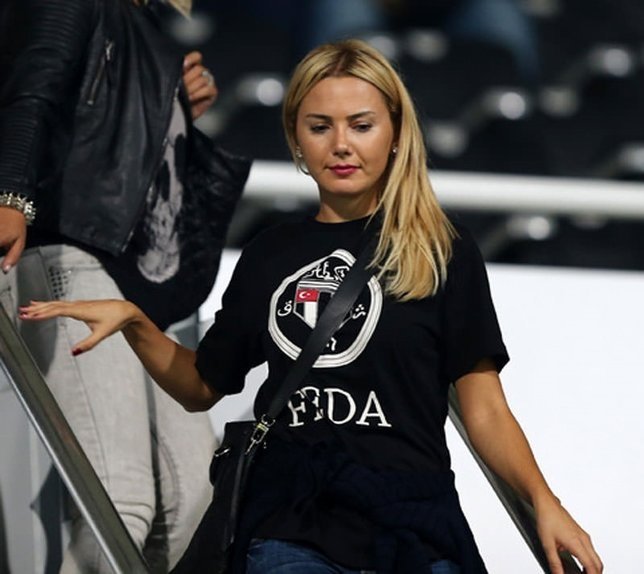 Ünlüler derbide kimi destekliyor?