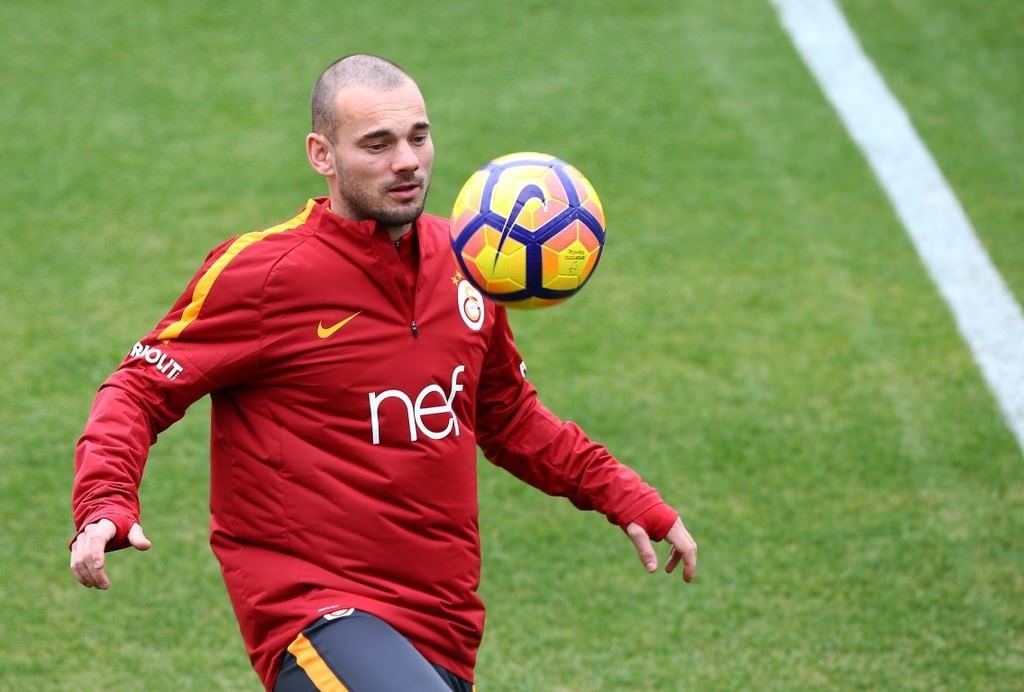 Sneijder transfer iddialarına cevap verdi