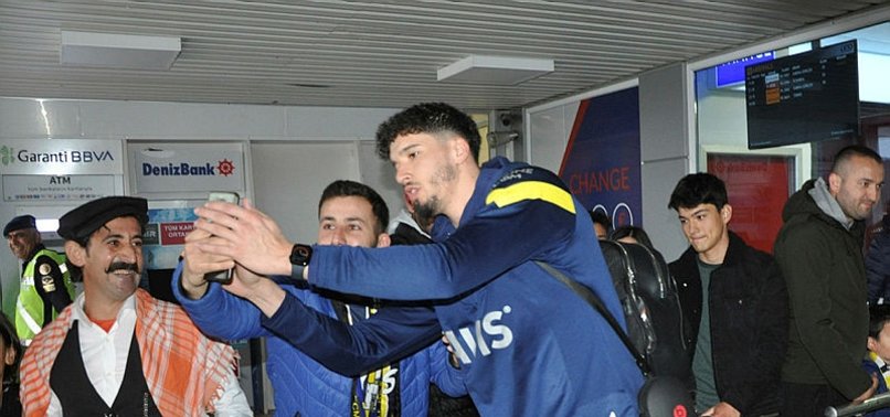 Fenerbahçe kafilesi Alanyaspor maçı için Antalya'ya geldi