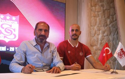 Sivasspor Erhan Erentürk’ü kadrosuna kattı