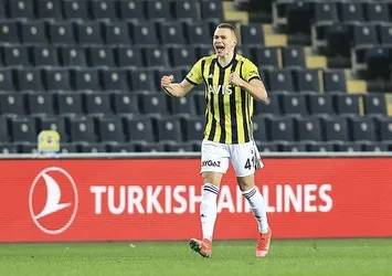 Szalai paylaşılamıyor! Premier Lig'den bir talip daha