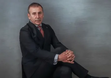 Zirvelerin efendisi