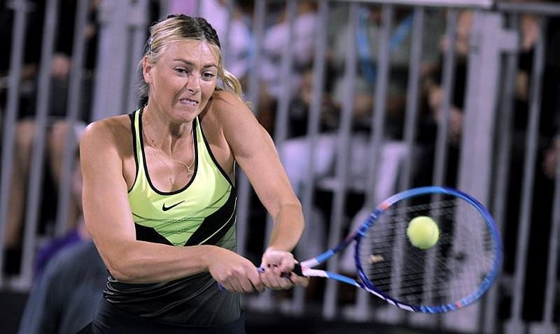 Ve Sharapova korta çıktı