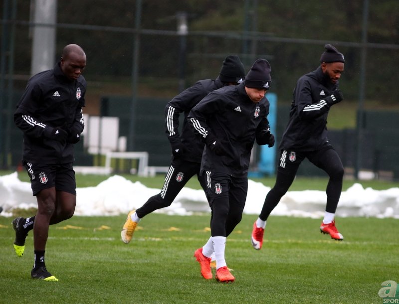 Süper Lig’de sahne devlerin! İşte Beşiktaş - Galatasaray derbisinin 11’leri