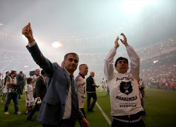 Maç sonunda Arena’da büyük çoşku!