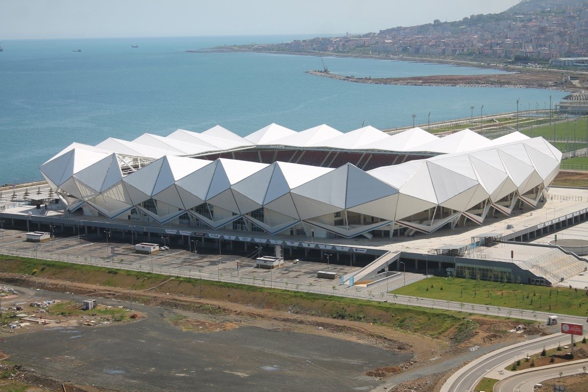 Trabzonspor’un stadını fırtına vurdu