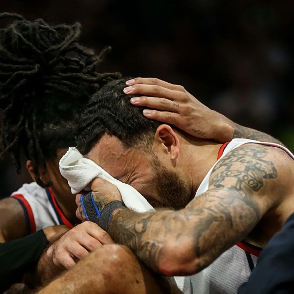 Anadolu Efes'te Mike James 7-9 ay sahalardan uzak kalacak