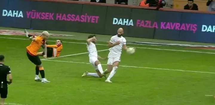 Galatasaray-Antalyaspor maçında penaltı kararı VAR'dan döndü! İşte o pozisyon - 2