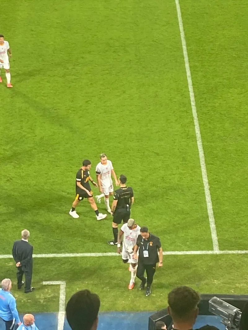Galatasaray'a bir şok da Mario Lemina'dan! Oyuna devam edemedi - 1