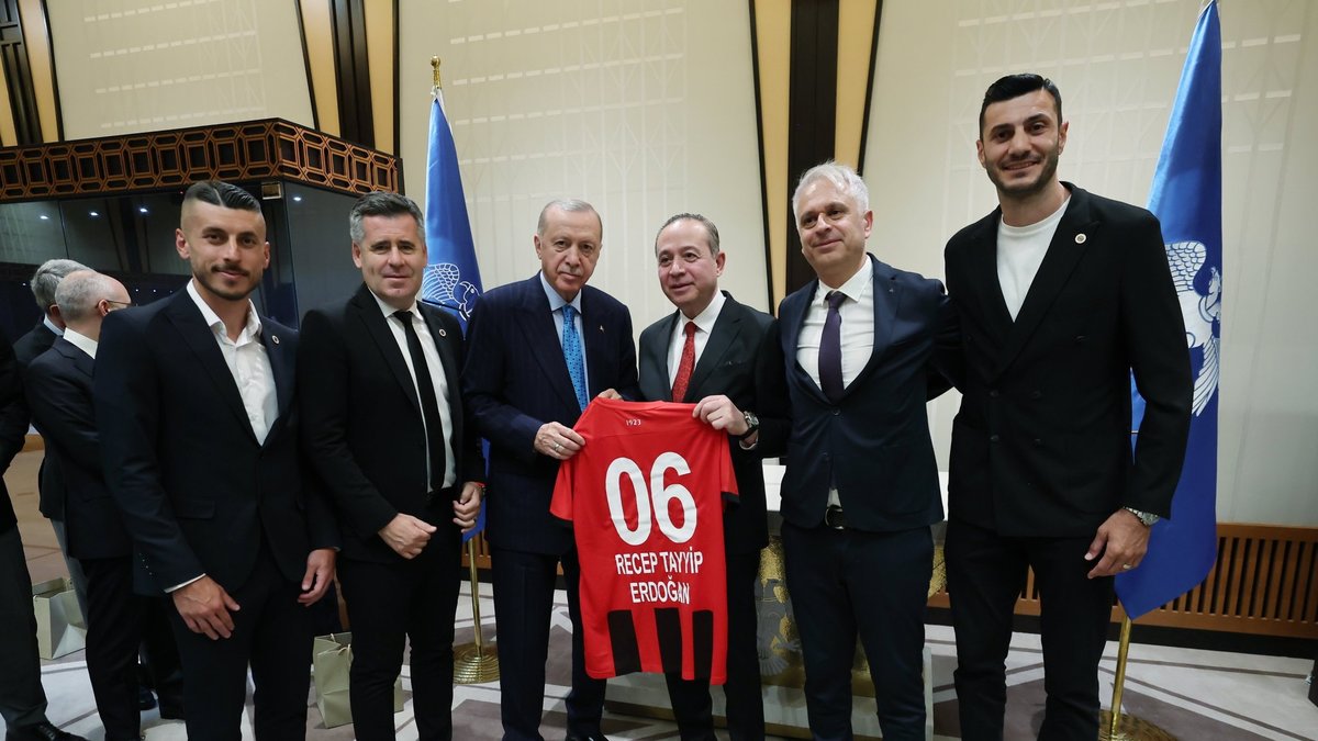 Trendyol Süper Lig'in yeni ekiplerinden Başkan Recep Tayyip Erdoğan'a ziyaret! Trendyol Süper Lig'in yeni ekiplerinden Başkan Recep Tayyip Erdoğan'a ziyaret!