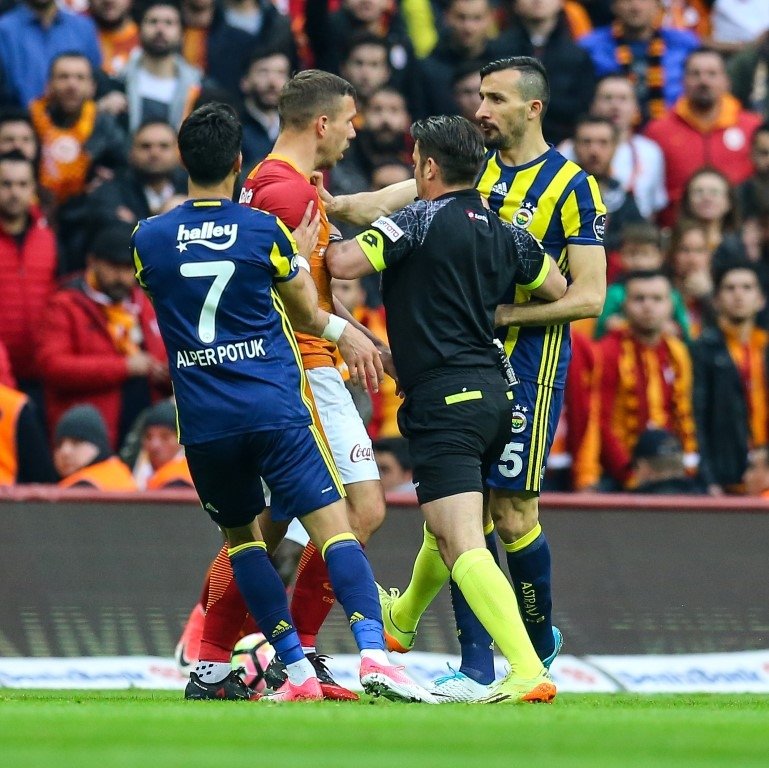 Podolski’den sert açıklamalar