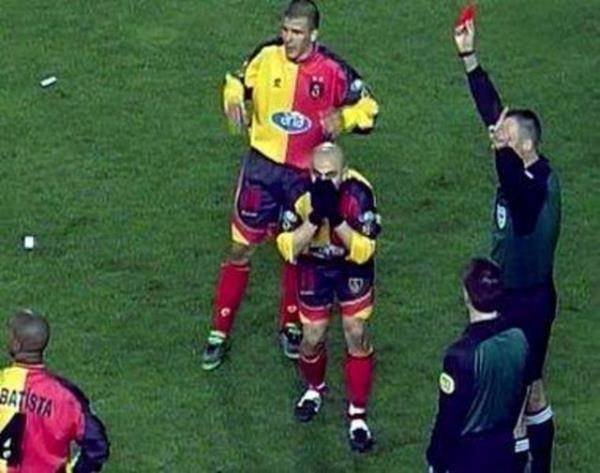 Düdük astıran hakem hataları