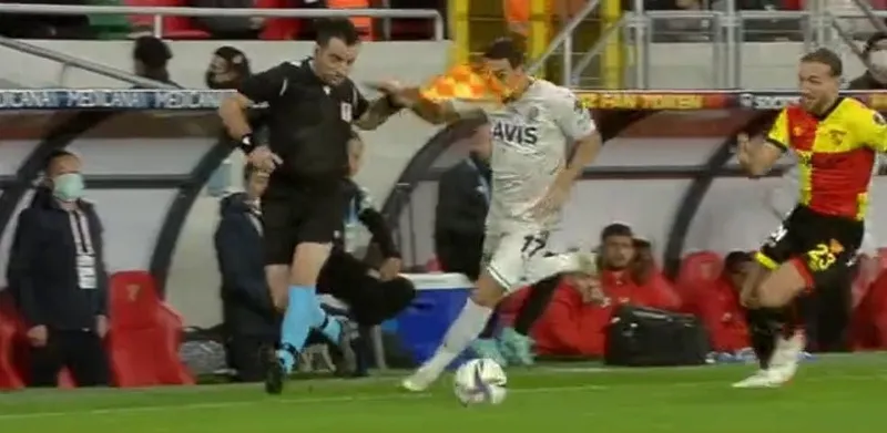 Göztepe Fenerbahçe maçında İrfan Can Kahveci'nin talihsiz anları! Yan hakem... - 1